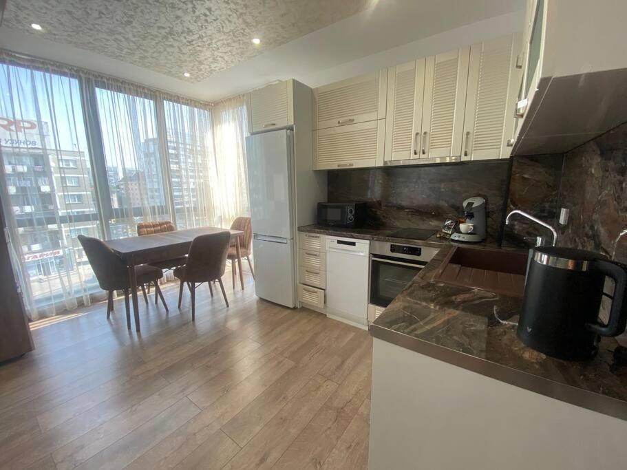 Cozy-1Bd Flat Lejlighed Plovdiv Eksteriør billede
